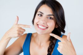 Wybielanie zębów – jak uzyskać olśniewającą biel uśmiechu?