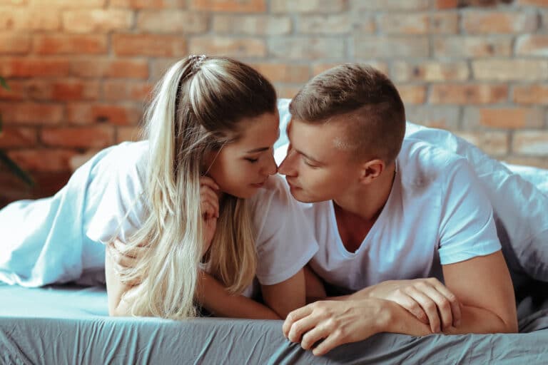 Petting – co to jest, jakie są jego techniki oraz wpływ na urodę i ...