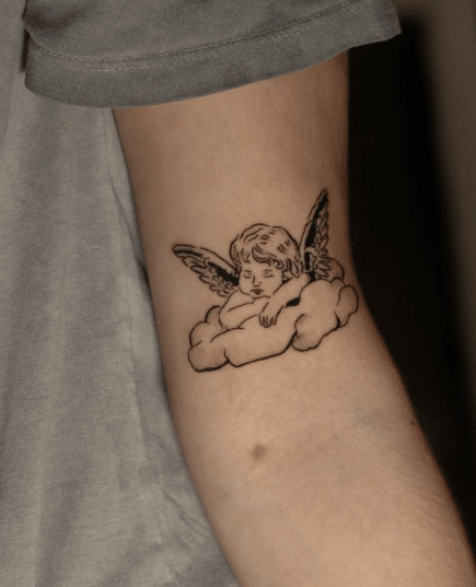 Tatuaż anioł na ręce