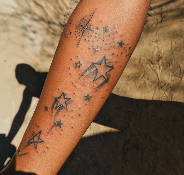 Tatuaże gwiazdy na ręce