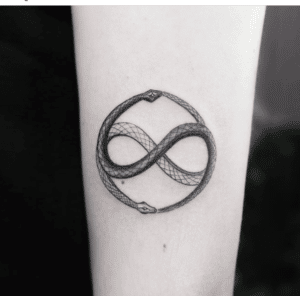 Symbol nieskończoności jako tatuaż