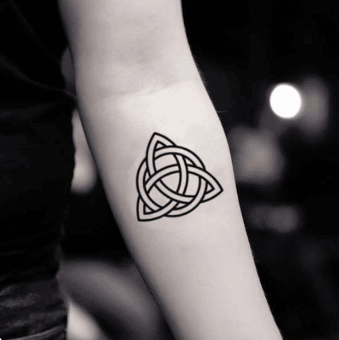 Triquetra tatuaż celtycki na ręce