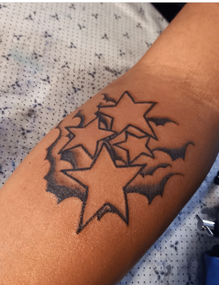 Tatuaż gwiazda na ręce