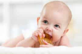 Ząbkowanie u niemowląt - jak pomóc maluszkowi?