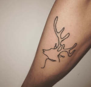 Inspirujący wzór tatuaż jeleń