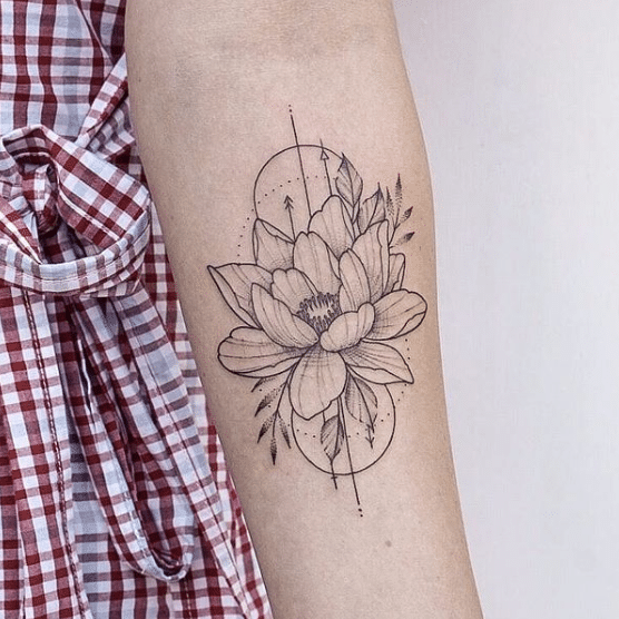 Tatuaż kwiat lotosu na ręce