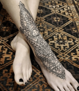 Tatuaże na stopie dla dziewczyn