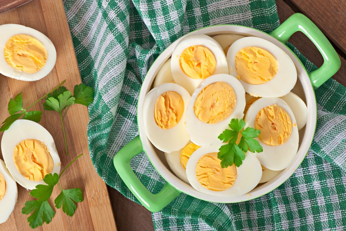 Gotowane jajka w diecie z jajkami
