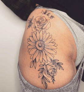 Tattoo biodro u kobiety
