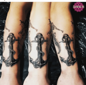Tatuaż kotwica jako symbol płodności i życia