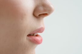 Zabieg powiększenia ust – w jakim celu się go wykonuje?