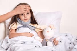 Jak skutecznie zbić gorączkę u dziecka? Czy okłady na gorączkę to dobre rozwiązanie?