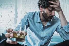 Jak namówić alkoholika do leczenia? Rozmowa z alkoholikiem.