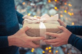 Zestawy prezentowe dla kontrahentów - jak wybrać odpowiedni prezent na święta dla współpracowników?