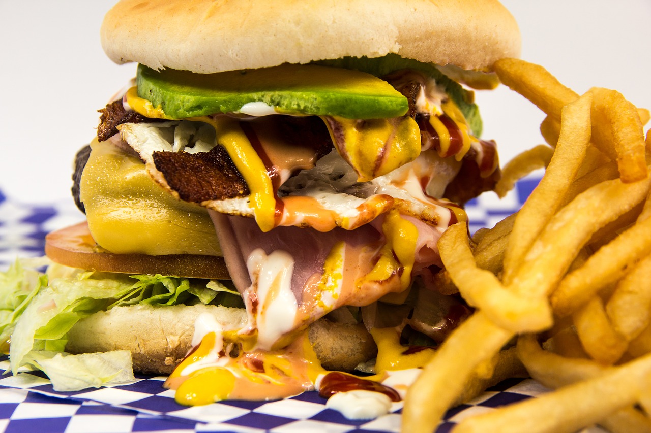 Hamburger i frytki jako nośniki cholesterolu
