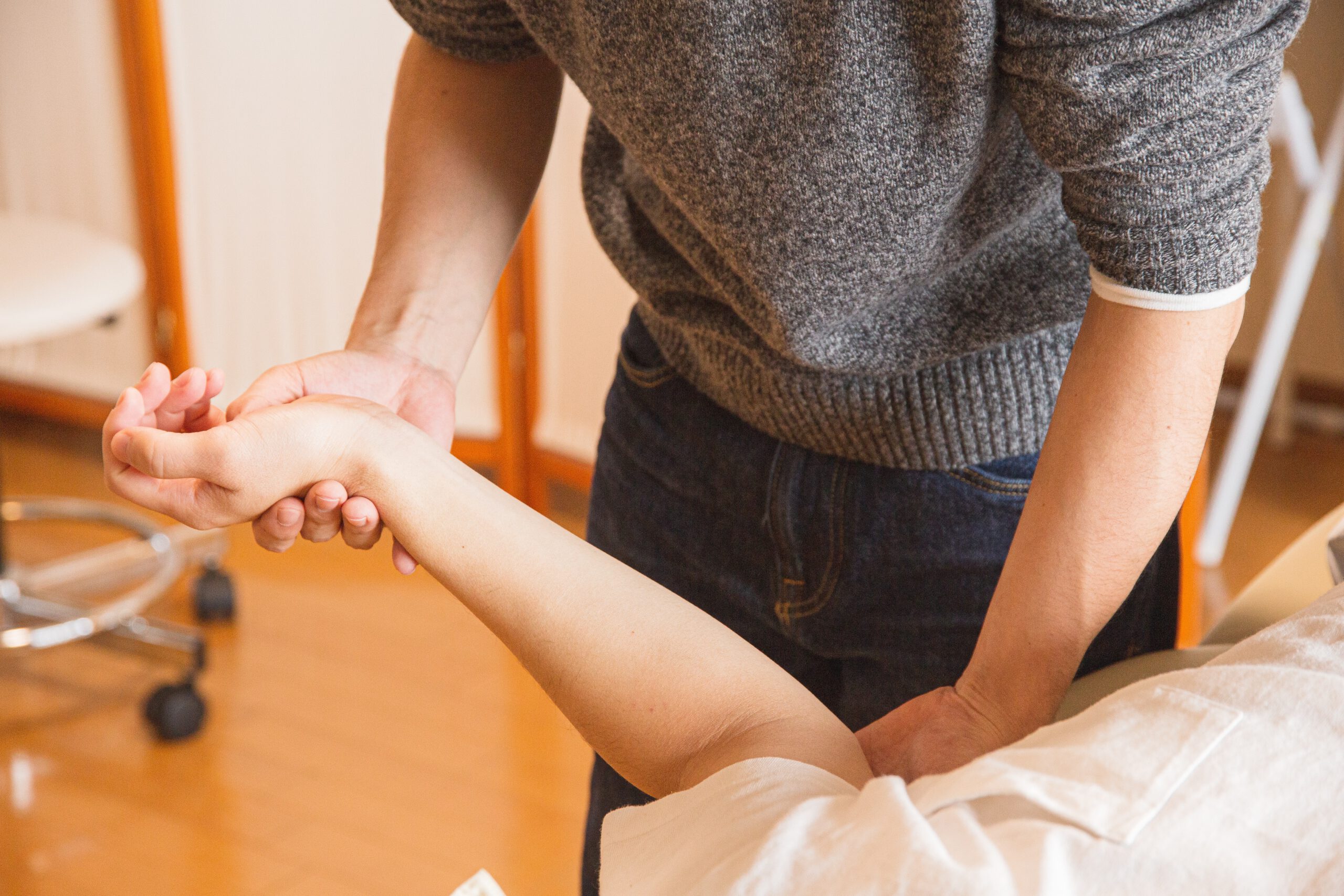 Wizyta u osteopaty może pomóc w leczeniu bóli stawów