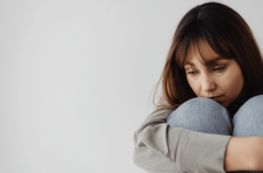 Smutna kobieta podejrzewa u siebie depresje