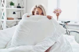Kołdra obciążeniowa - sposób na problemy ze snem