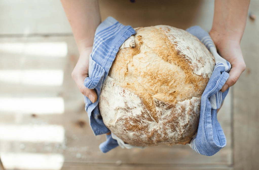 Jak upiec domowy chleb w piekarniku?