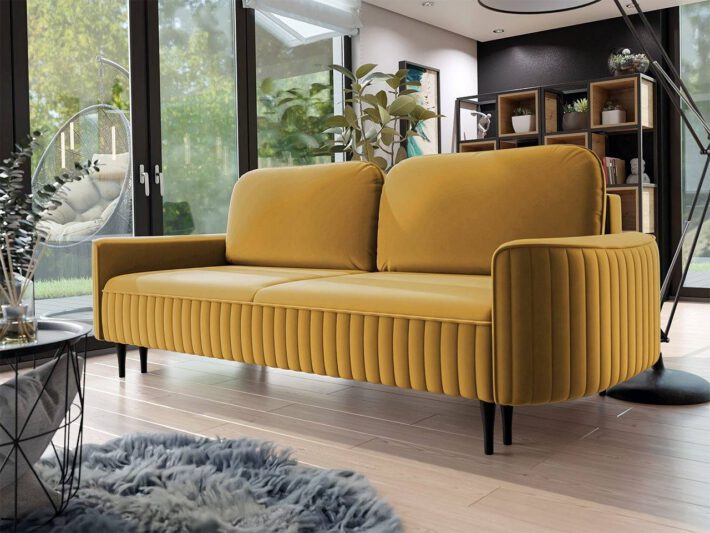 Żółta kanapa do spania w salonie