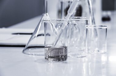 Zakup i przechowywanie szkła laboratoryjnego